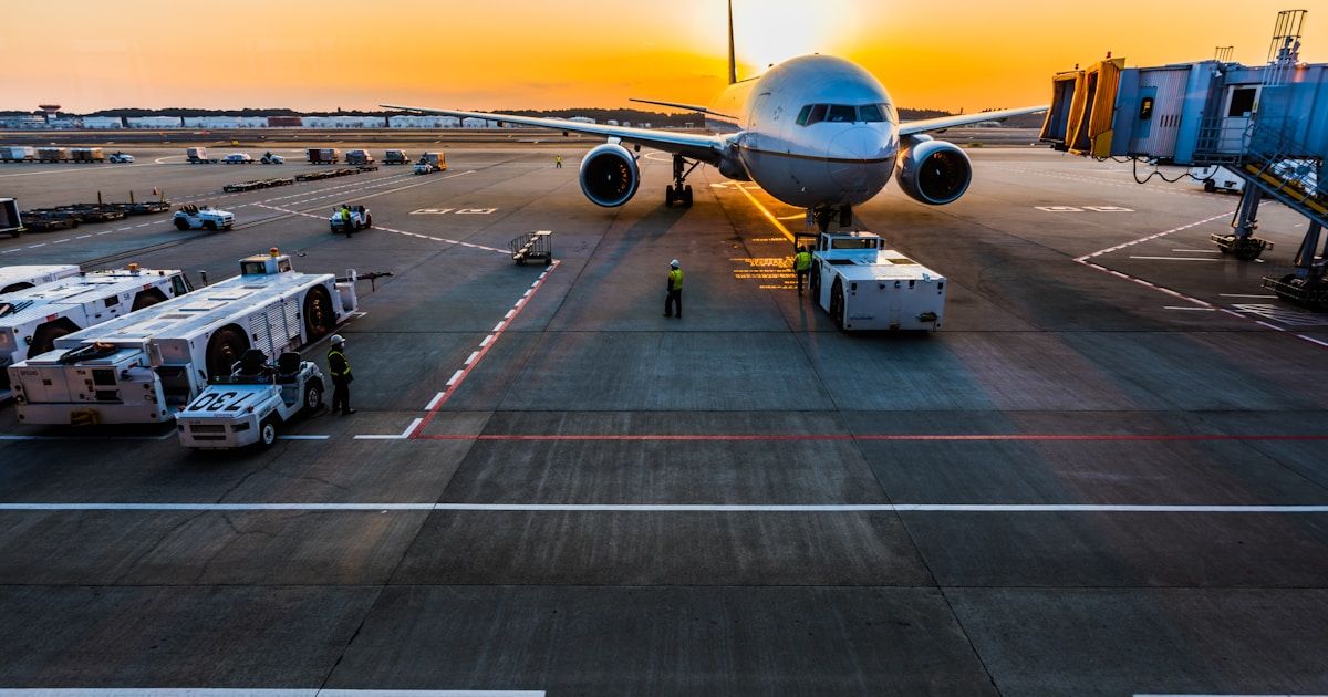Business travelers at airport conference - ESTA and B1 visa for Dutch citizens
